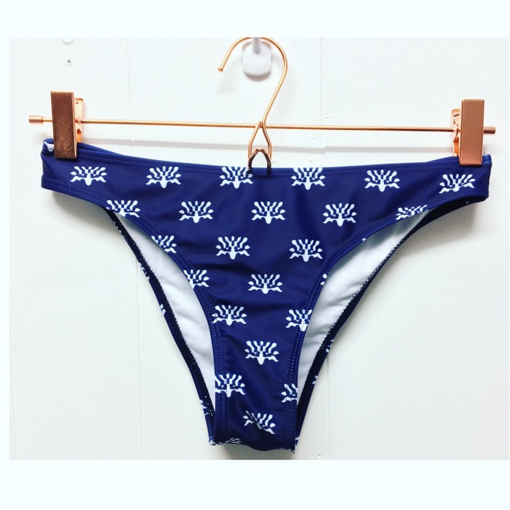 Hi Rise Super Cheeky Bikini Bottoms •